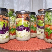 Mason Jar Salads: Fresh, Visually Appealing, and Versatile